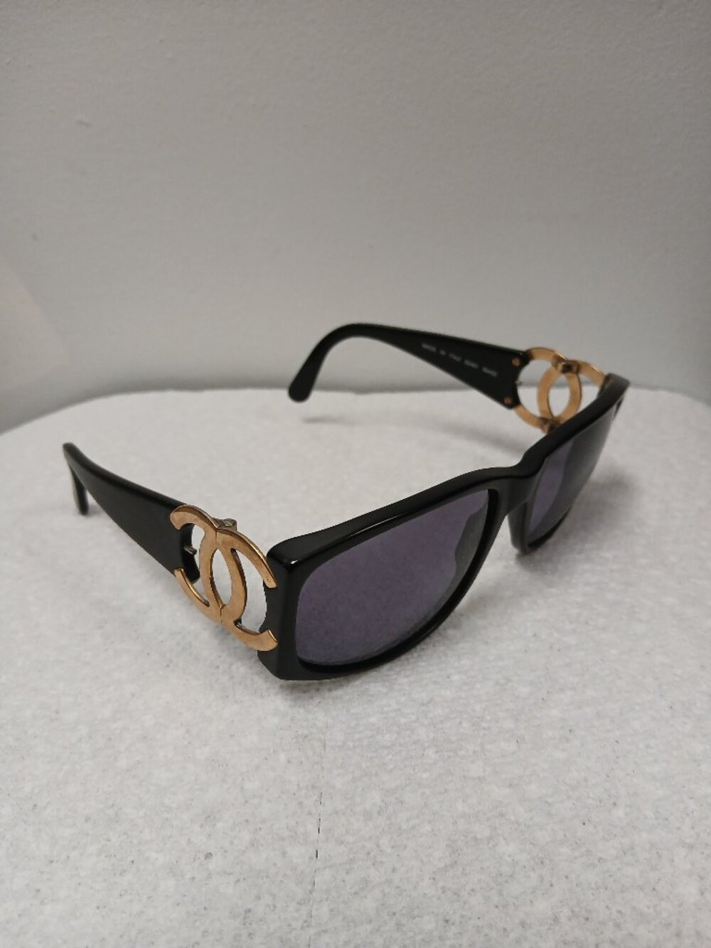 Chanel sunglasses coco y2k Black, gold color, used